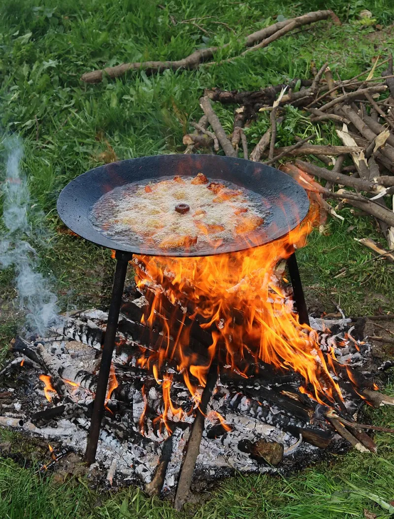 Two Rings and a Dream: How to Actually Cook in a Motorhome (and Why the Keswick Curry Wins)